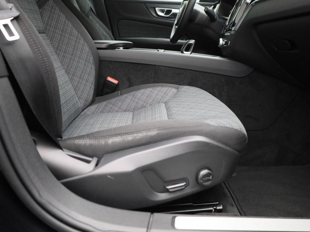 Volvo V60 2.0 b3 momentum business | automaat | virtual cockpit | dab | led
