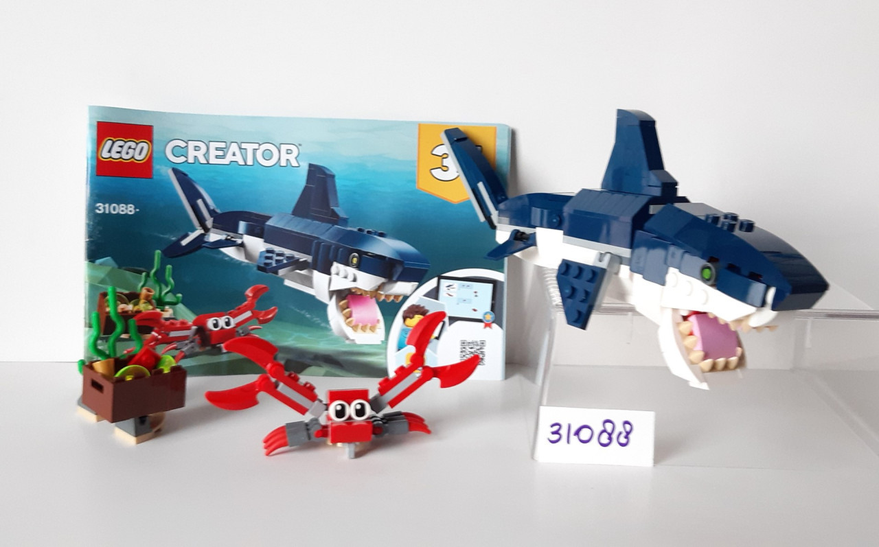 LEGO Creator 31088 Diepzeewezens: haai-- zeeduivel of inktvis