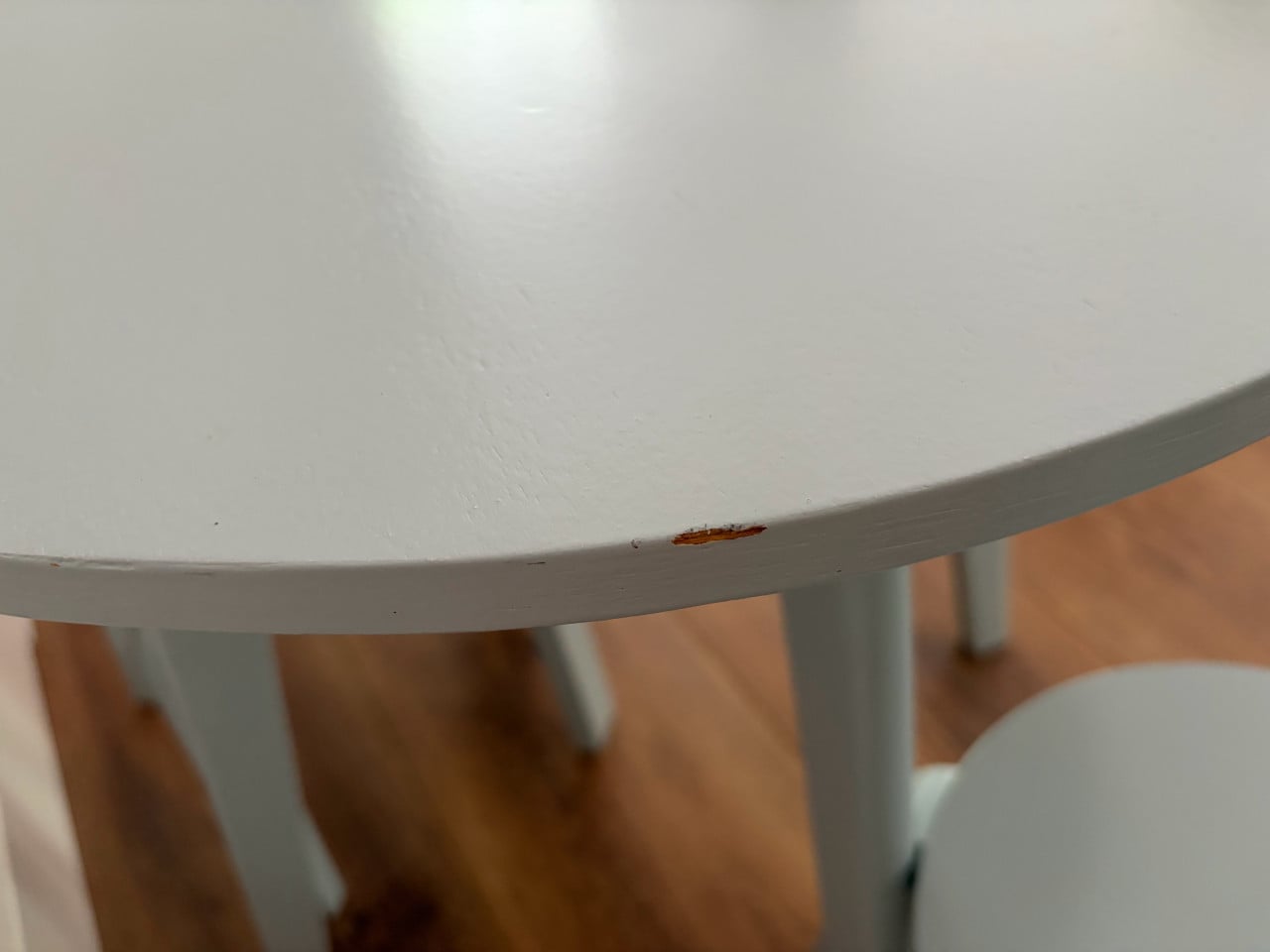 Kindertafel en -stoeltjes