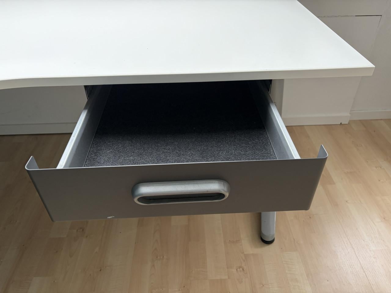 IKEA wit hoekbureau