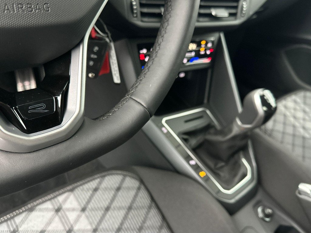 Volkswagen Polo r-line-edition 1.0 70 kw / 95 pk tsi hatchback 5 v
