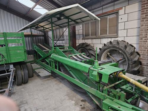 Eenrijge krakei aardappelrooier/kistenrooier