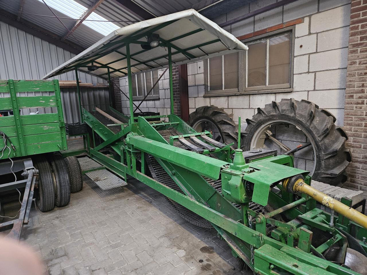 Eenrijge krakei aardappelrooier/kistenrooier