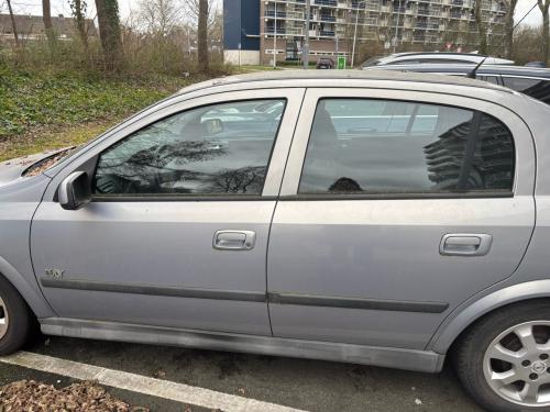 Opel Astra zilverkleurig