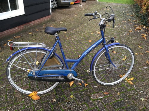 Damesfiets en herenfiets , 2 x stations fiets, los te koop