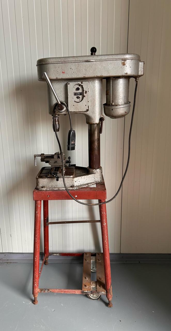 Vintage industriële kolomboormachine EMF Dordt 226 BV 5/4 – werkend
