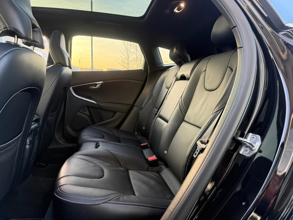 Volvo V40 2.0 t4 business sport r-design 190 pk