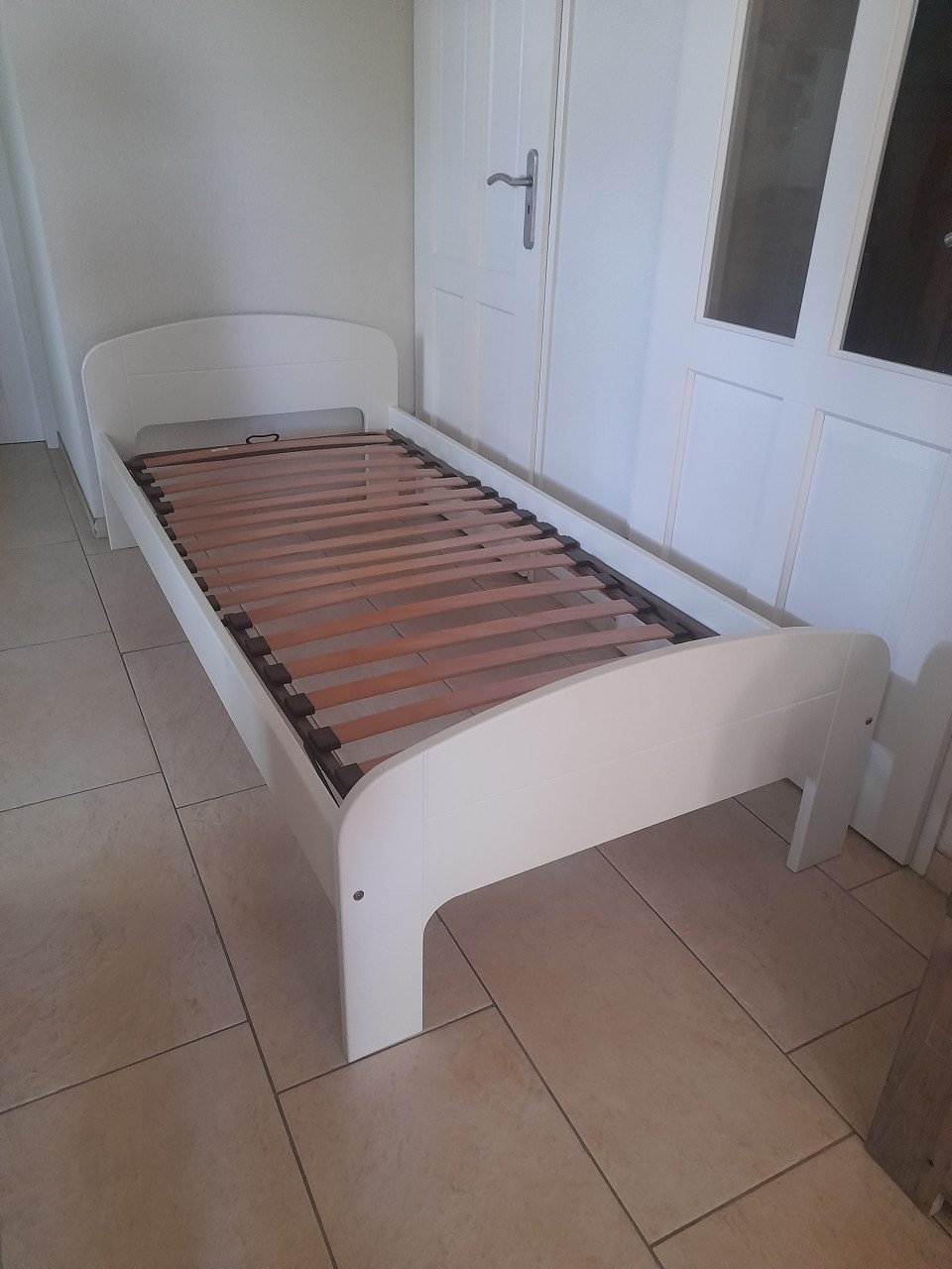 1 persoons bed 90 x 200 ( in goede staat )