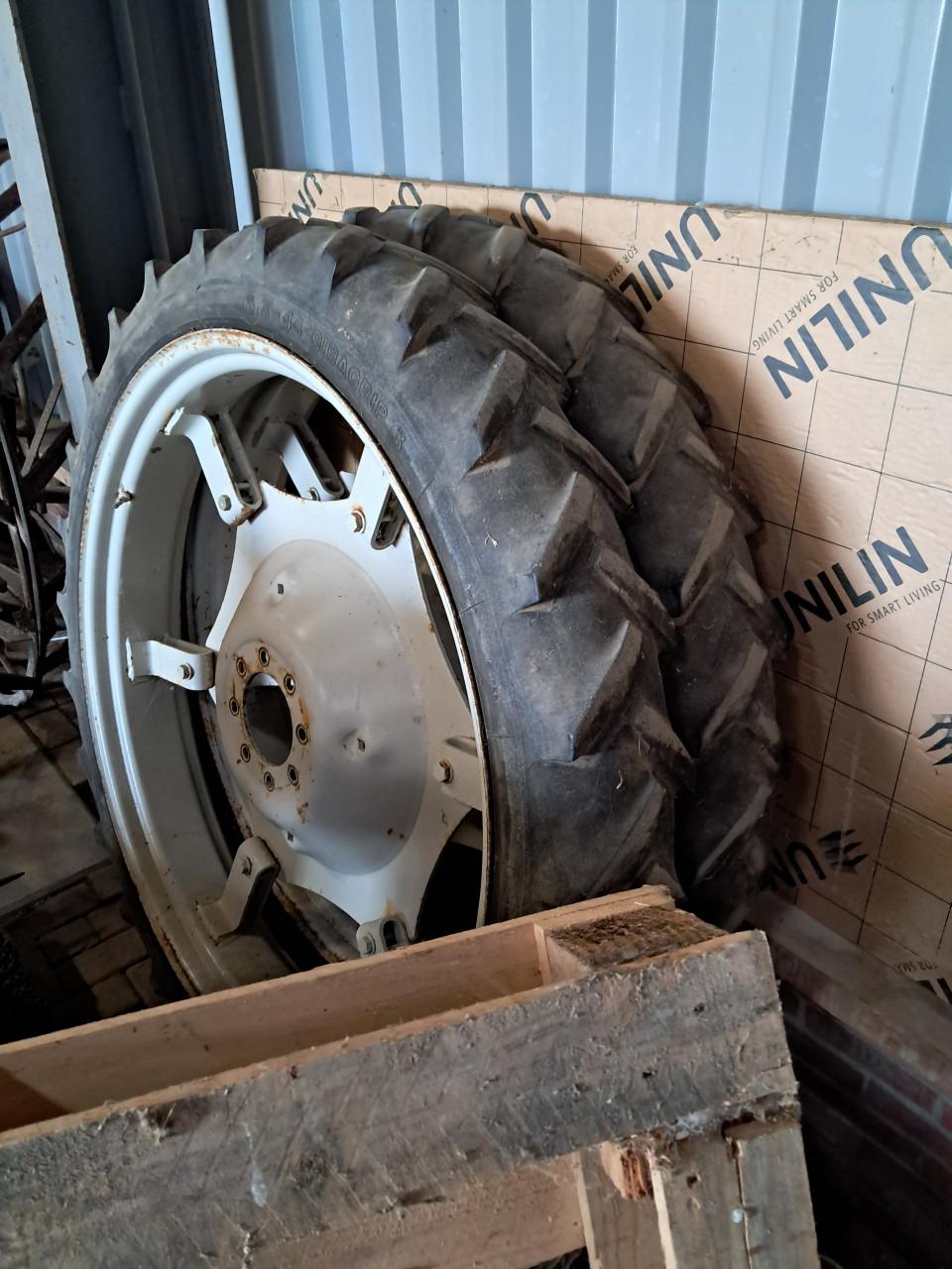 Diverse landbouw machines en toebehoren !