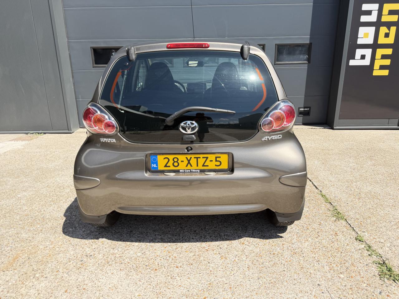 Toyota Aygo 1.0 12V Vvt-i 5DRS 2012 Bruin  Airco Apk Nap Navi
