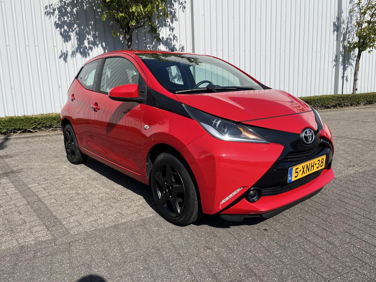 Toyota aygo rood 5deurs 2014 AIRCO NL AUTO NAP