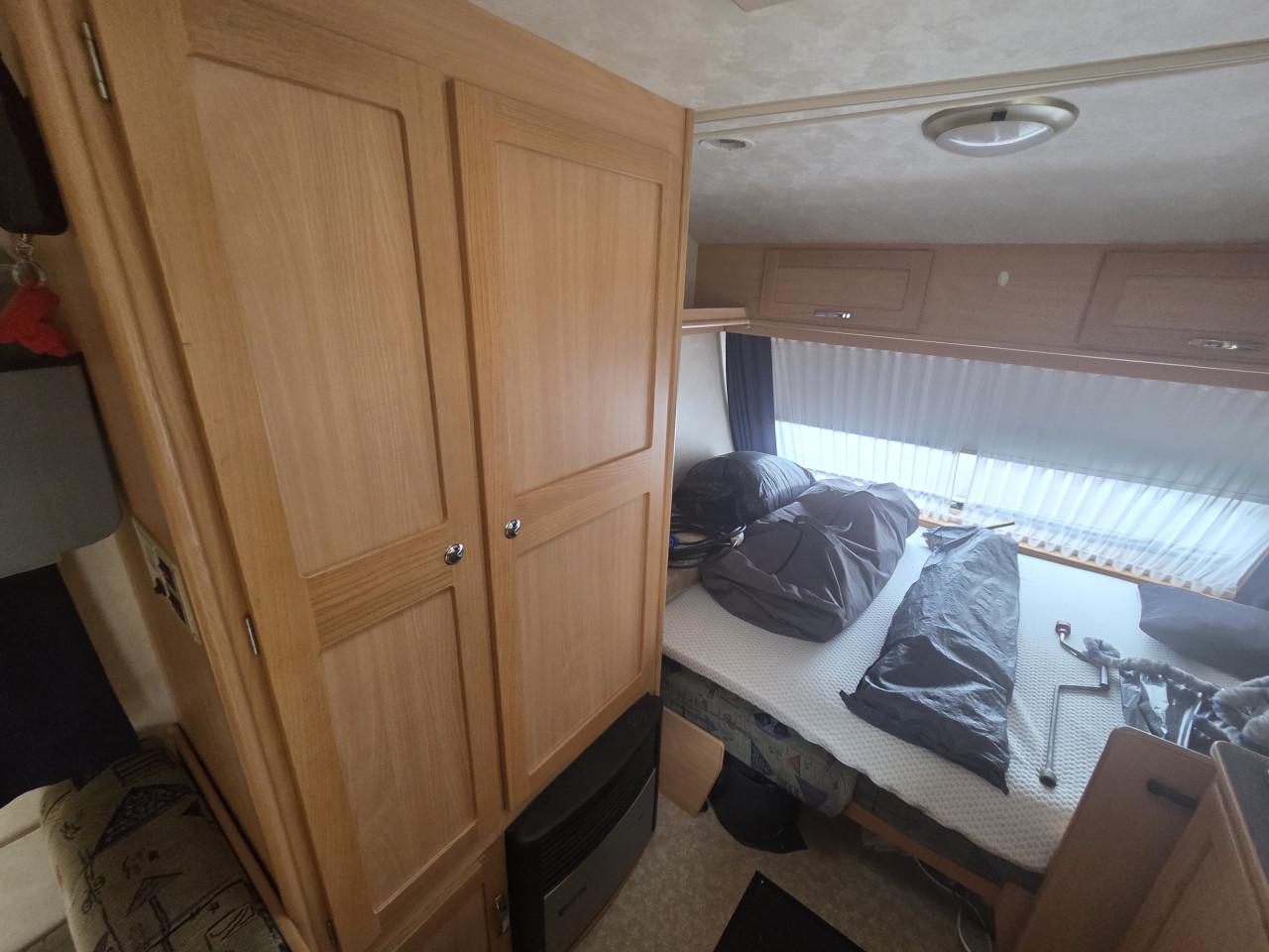 Elddis shadiwline 405cp met enduro mover en fietsenrek