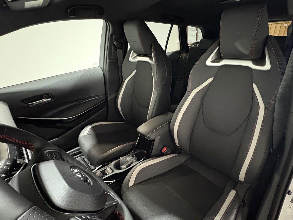Toyota Corolla Touring Sports | € 1.500,- hybrid 180 gr sport