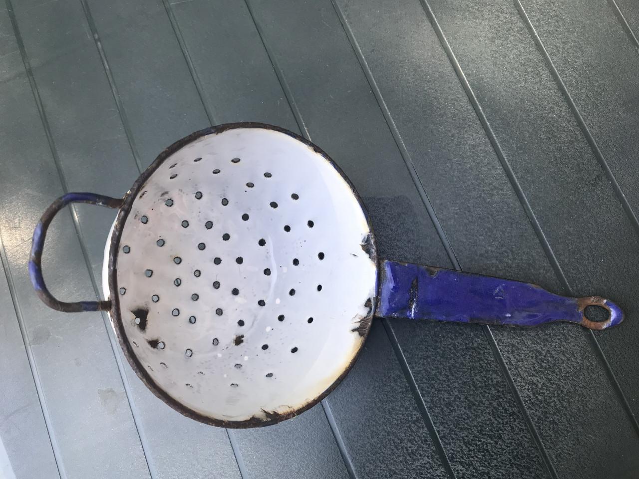 Emaille brocante zeef en trechters