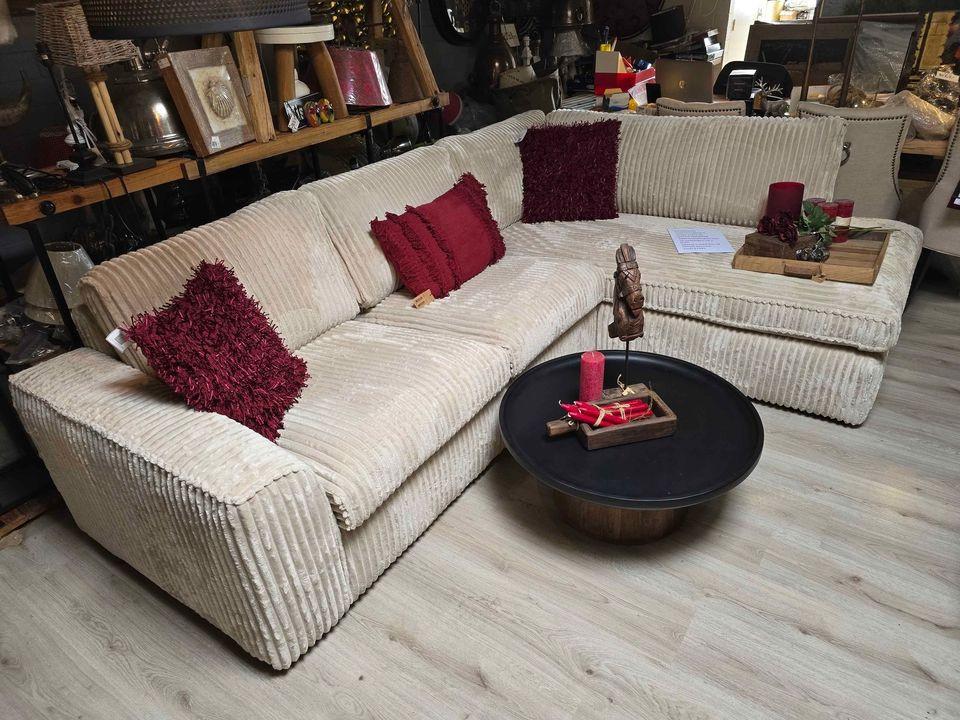 DIVERSE STOER EN SOBER DECO BIJ 3Z FACTORY, MAAR OOK BANKEN KASTEN TAFELS