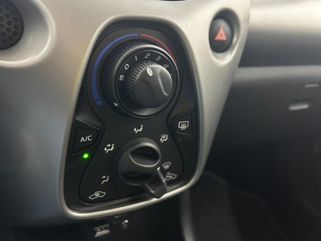 Toyota Aygo occasion 1.0 vvt-i x-play | wit | tweedehands toyota aygo | air