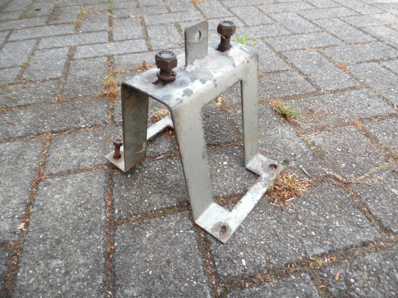 Reservewiel aanhanger met bevestigingssteun