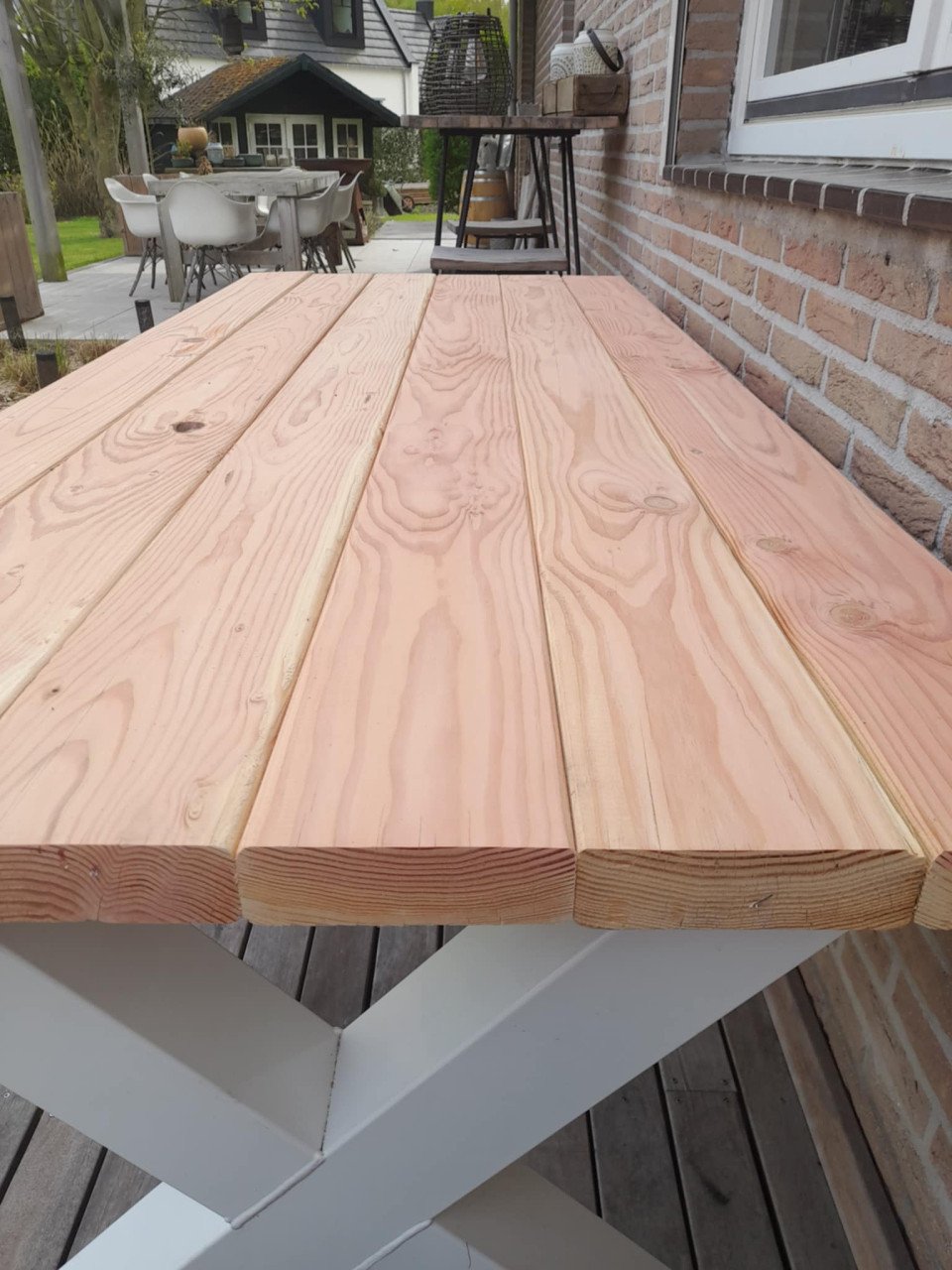 NIEUWE TUINTAFEL 250/300 CM MET STALEN X POTEN € 375