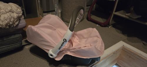 Poppen Maxi-Cosi