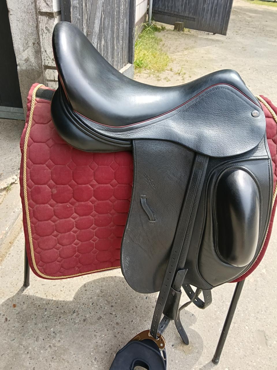 Empire Avanti dressuur zadel