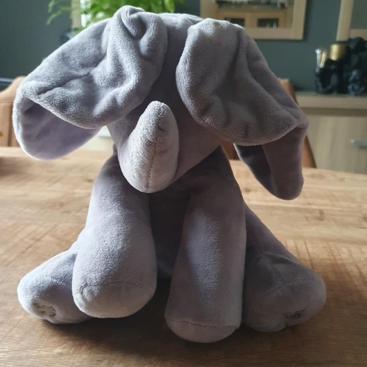 Zingende / Pratende knuffel olifant