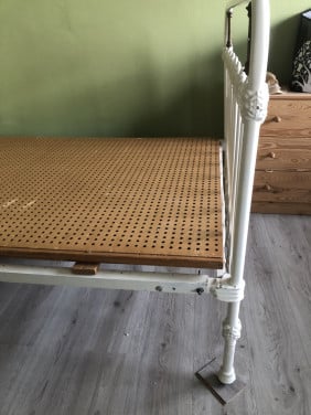 Stalen bedframe