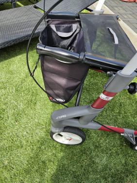 Zgan Topro Troja 5G rollator in de kleur rood zeer nette staat, nieuw model