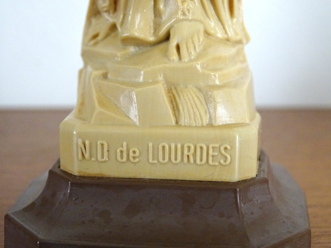 Vintage Beeldje Maria Lourdes Kunststof