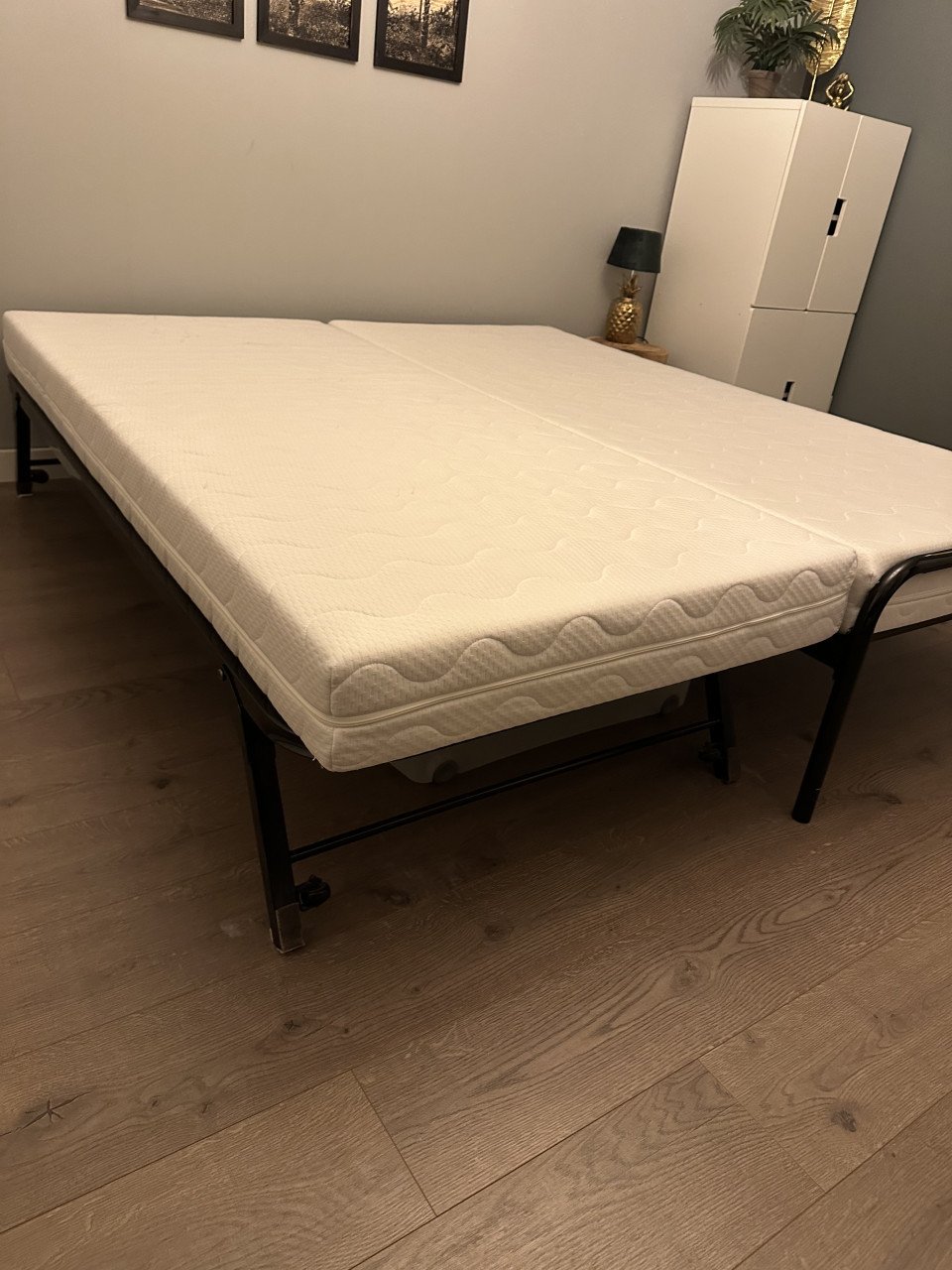 Bed met logeerbed - ook te gebruiken als tweepersoonsbed 2x 90x200