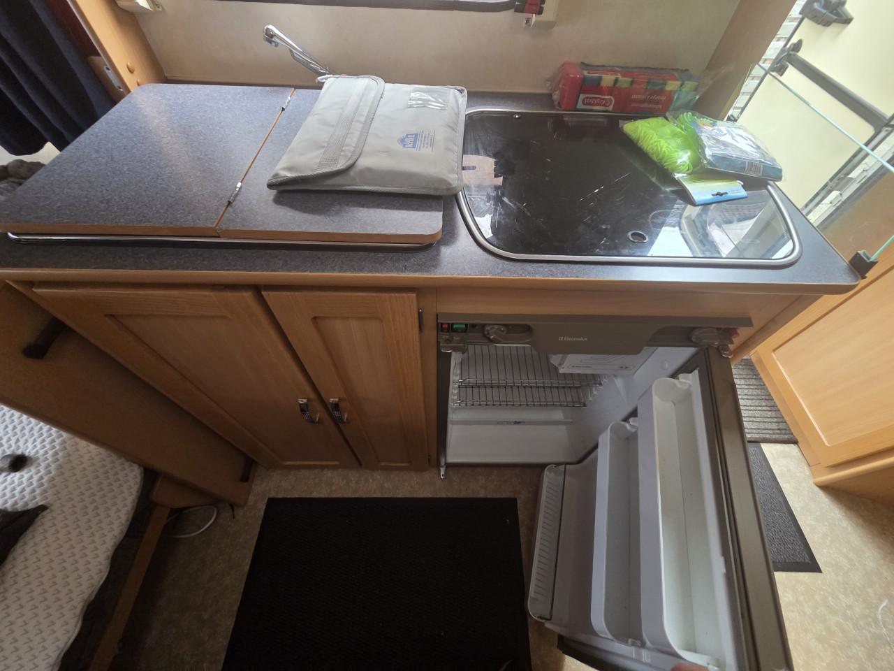 Elddis shadiwline 405cp met enduro mover en fietsenrek