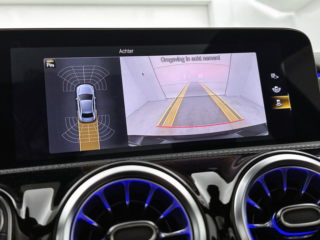 Mercedes-Benz A-Klasse 180 business solution amg | panoramadak | sfeerverli