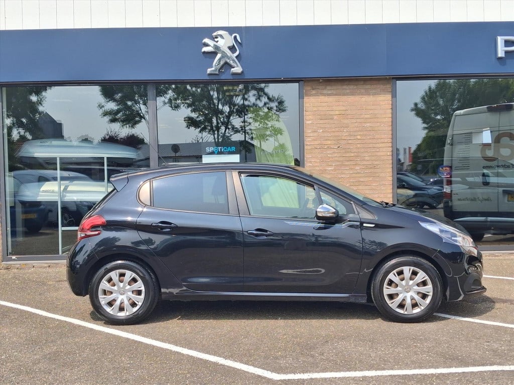 Peugeot 208 urban soul 1.2 pt-82pk 5d trekhaak | navigatie | airco | cruise