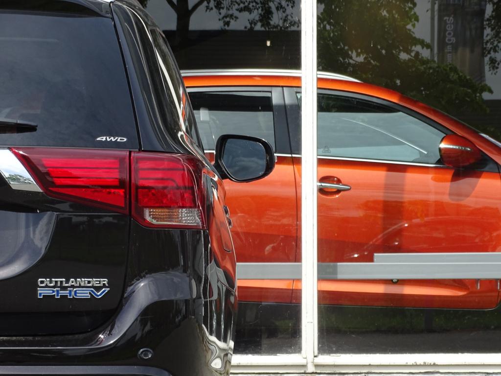 Mitsubishi Outlander 2.0 phev instyle+ schuif-/kanteldak | stoel-/stuurverw