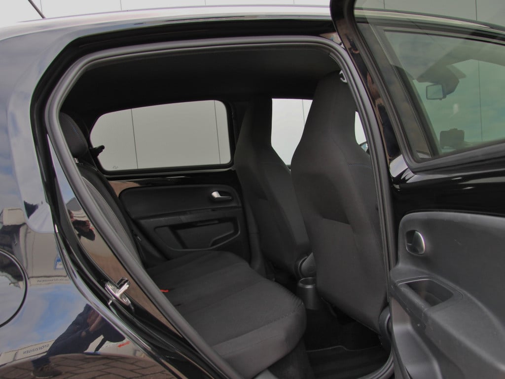 Volkswagen UP! 1.0 65pk 5drs. united | black edition