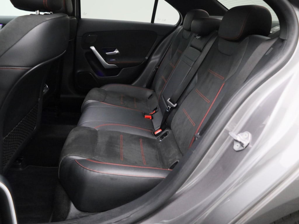 Mercedes-Benz A-Klasse 180 business solution amg | automaat | lmv | panoram