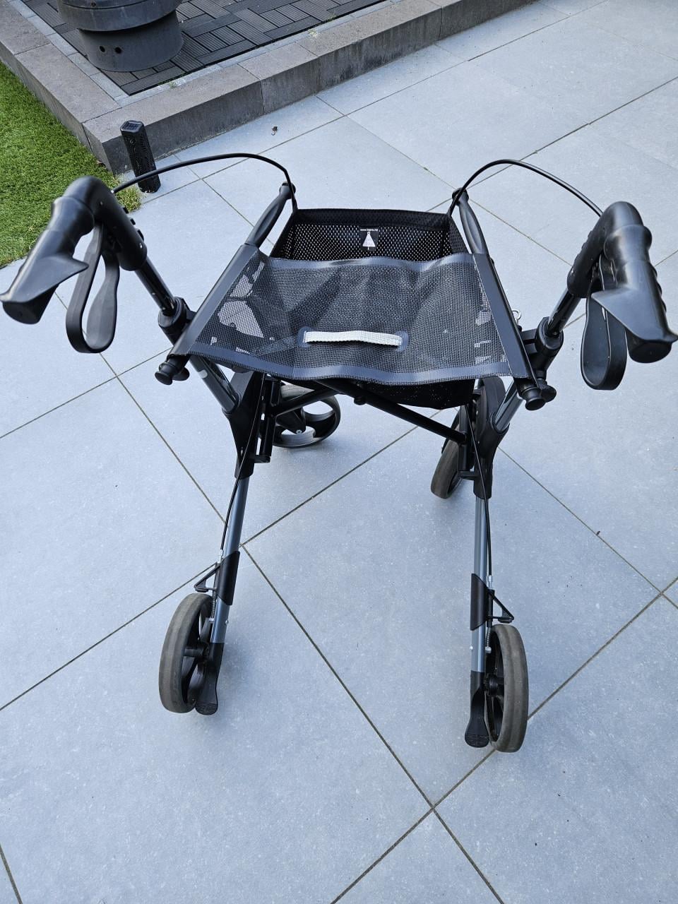 Zeer nette donkergrijze topro troja rollator lichtgewicht