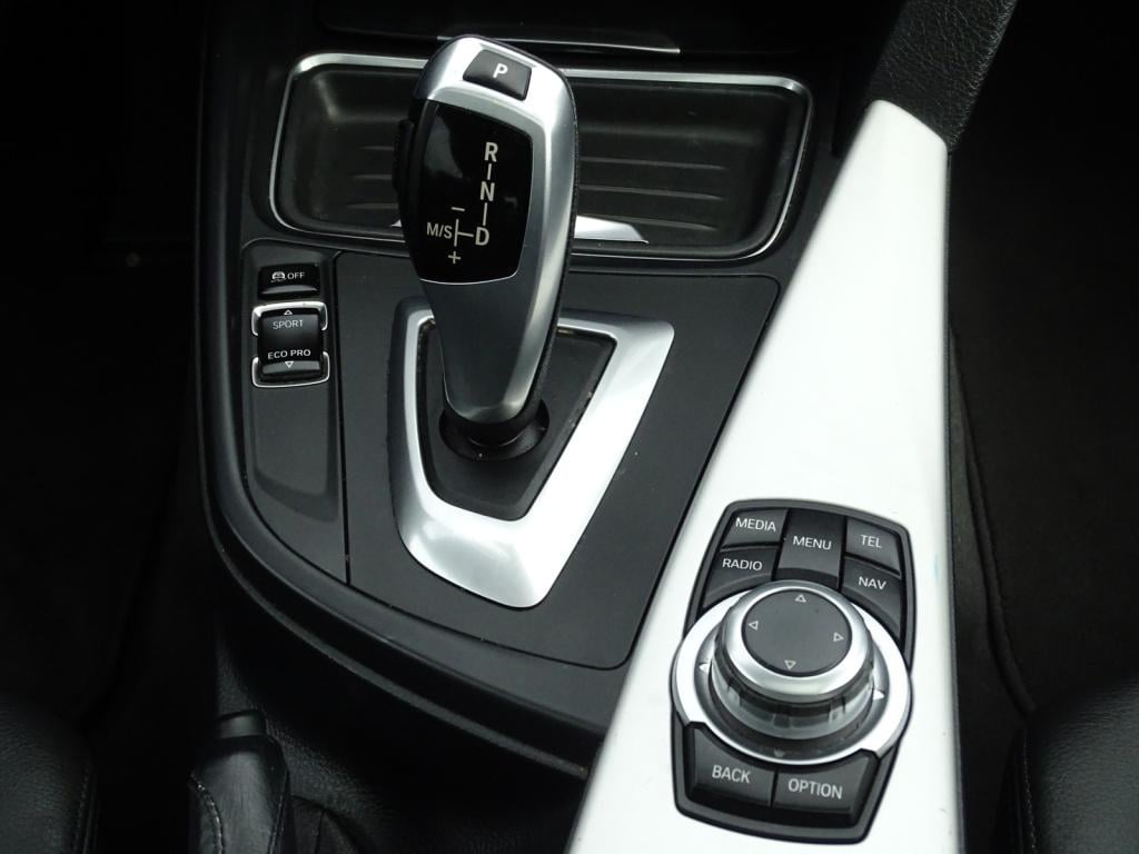 BMW 3-serie 316i upgrade edition automaat | leder | schuif-/kanteldank | xe