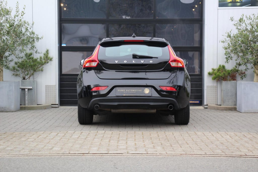 Volvo V40 1.6 t2 you! - xenon - cruise - pdc - high perf audio - dealer oh!