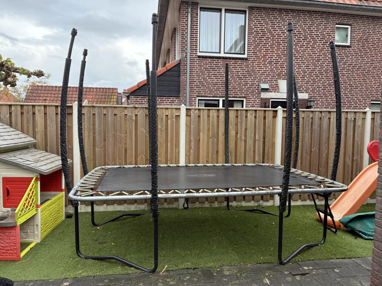 Trampoline Berg 330 x 220 incl trapje zonder net en rand