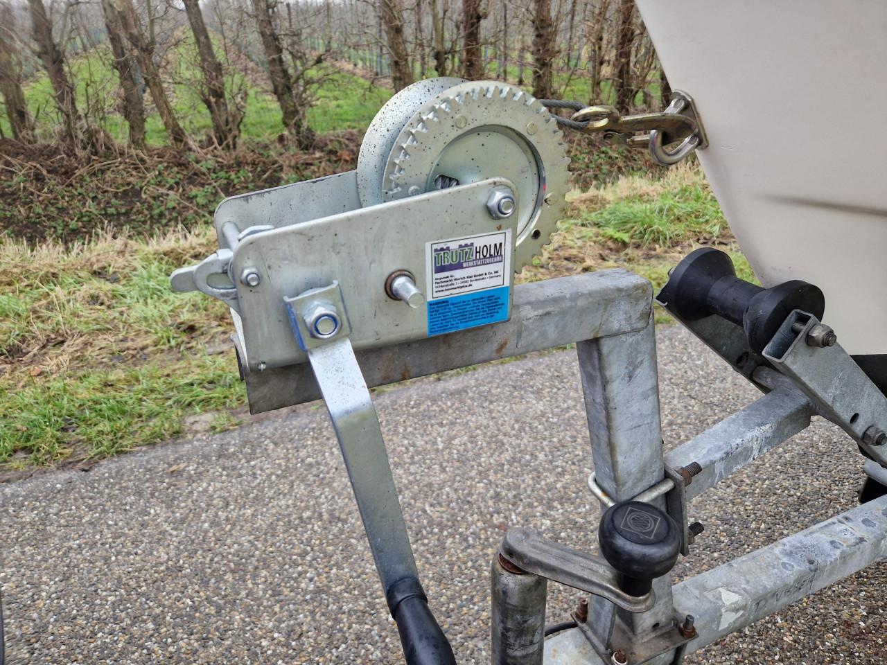 ELAN 401 met Yamaha 8 pk 4-takt en PEGA trailer. Compleet set € 2850,-