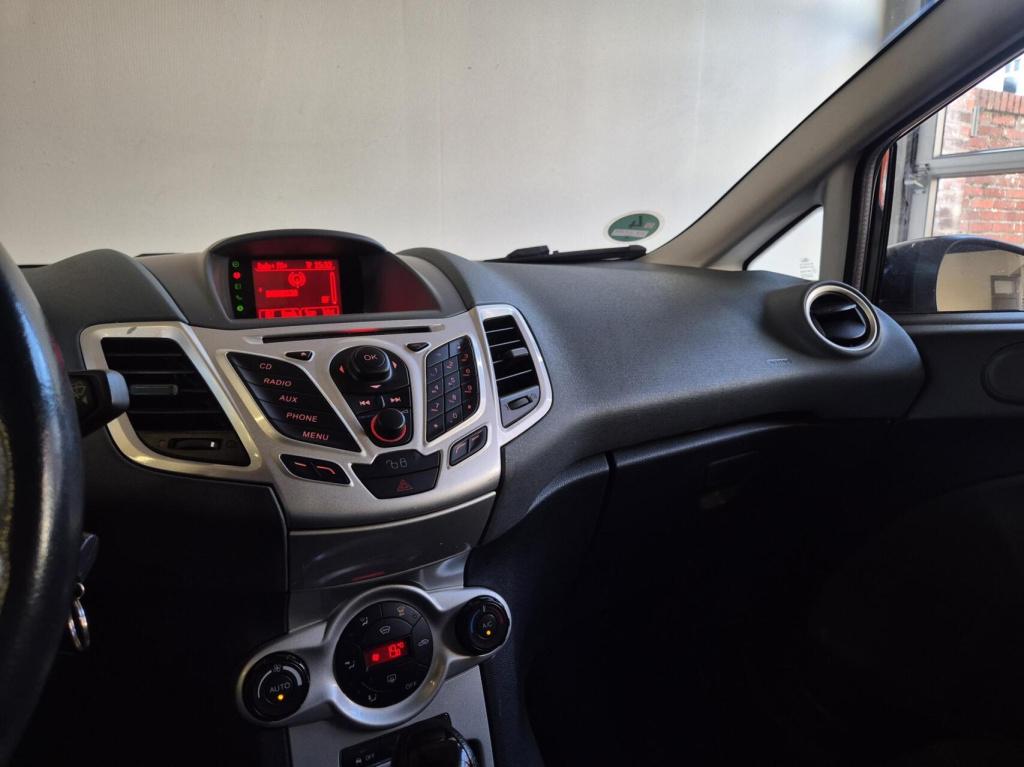 Ford Fiesta 1.4 titanium / automaat / nieuwe distriebutieriem