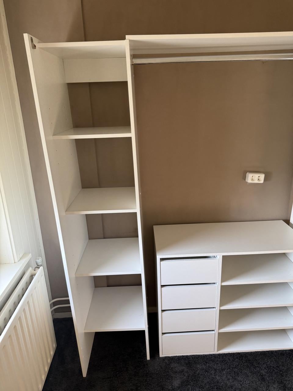 Leg en hang kast met tussen lade en leg kast