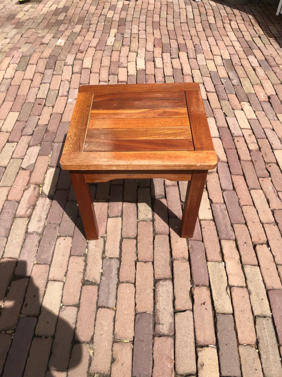 Bijzettafel 50x50xH45 cm.