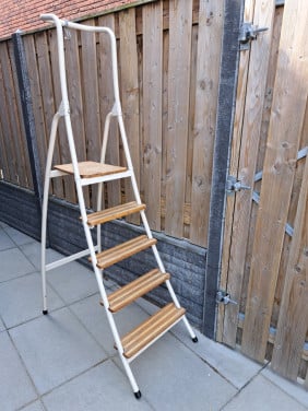 Schildersladder of huishoudtrap.