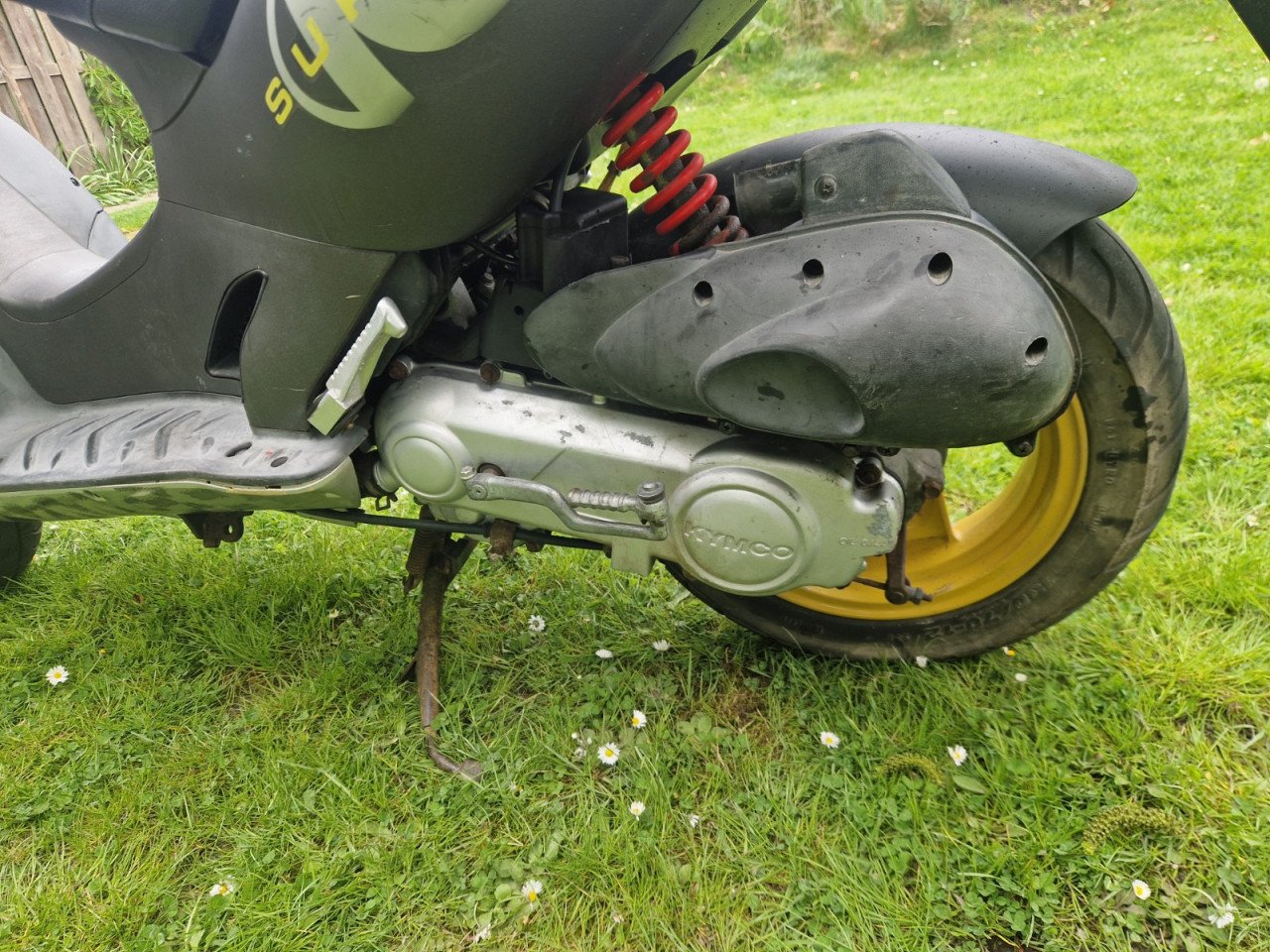 Kymco super 9, 50cc 2 takt, geel/zwart