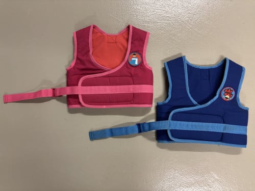 Agu BikyBiky fietsvestje met handvat helpt kinderen veilig te leren fietsen