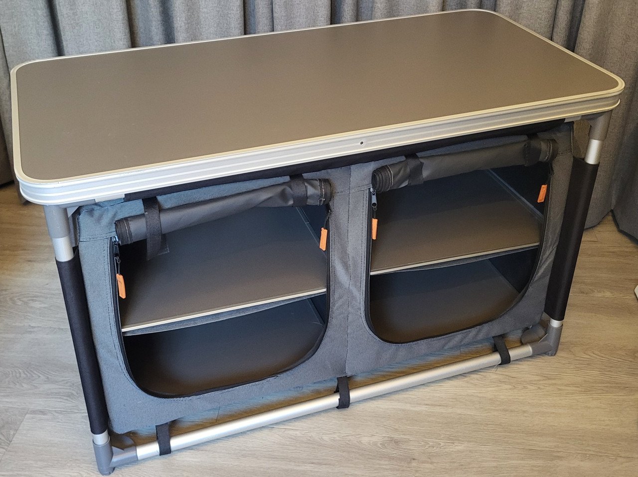 Aangepast: Foetsie kachel, kast, leveler, cobb, gasstel jerrycan, peutlamp