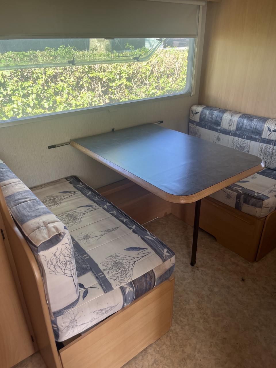Adria caravan 5004 (met grote voortent)