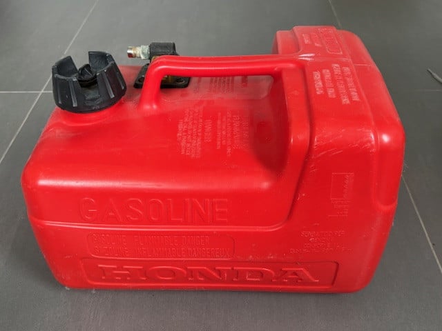 Quicksilver rubberboot met Honda 5pk buitenboordmotor + handtrailer