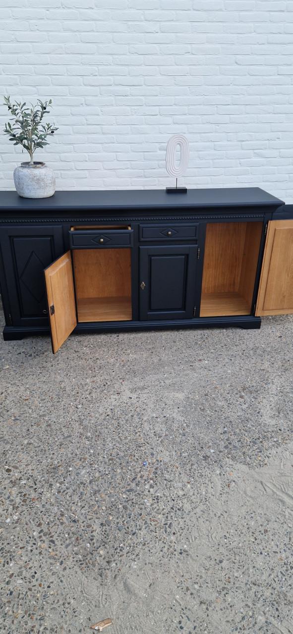Groot dressoir massief eiken in mooie mat zwarte kleur
